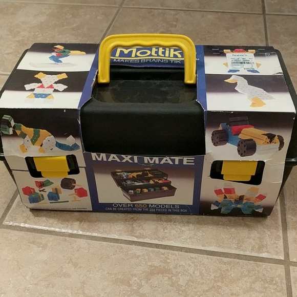 🎉HP🎉 NWT Vintage Mottik toy set & carrying/storage case - Picture 3 of 16